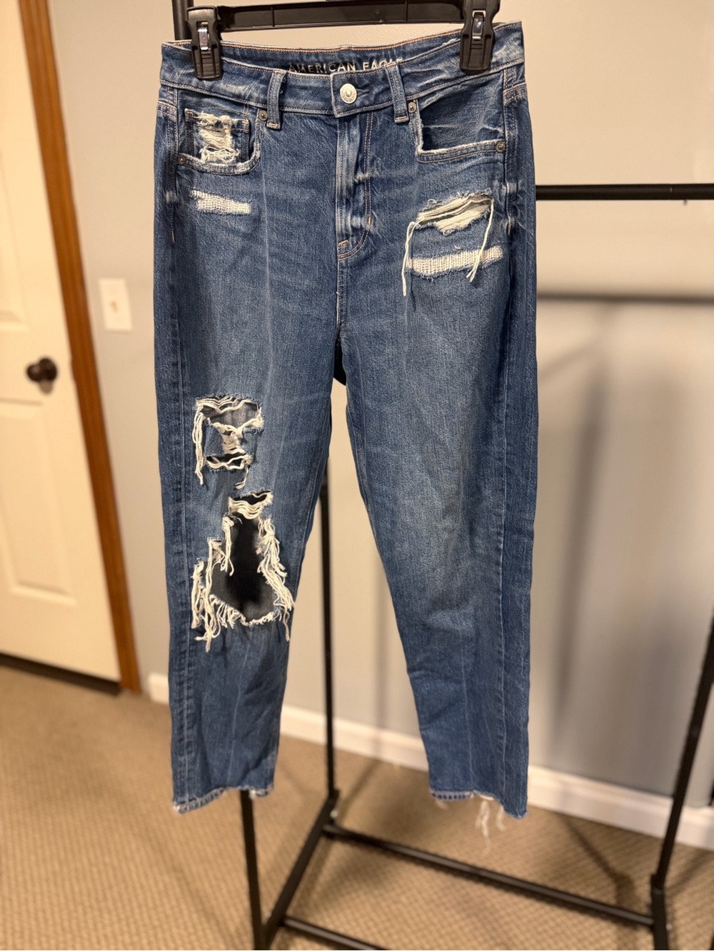 American Eagle Mom Jeans Size 4 Short Distressed High Rise Medium Wash